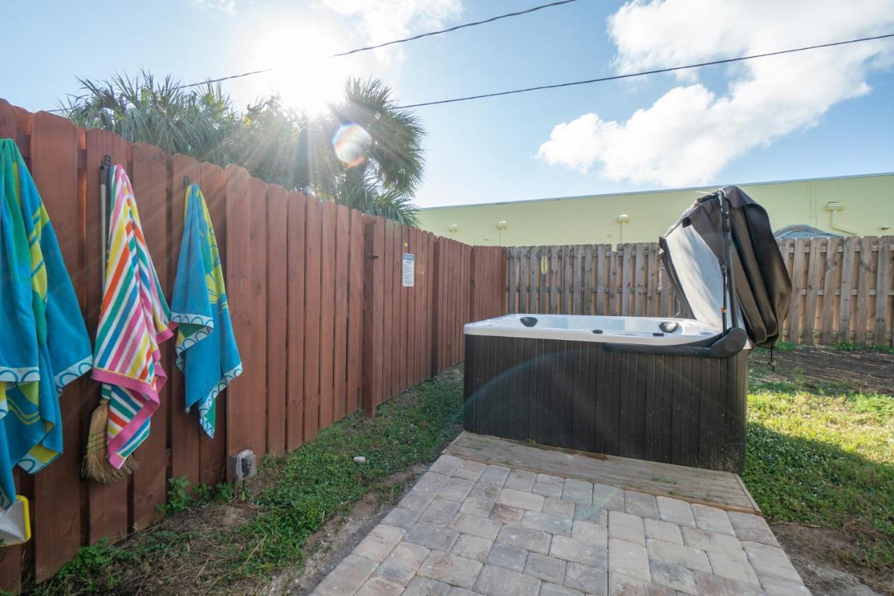 Sunset Serenity - 3Br Beach Townhome With Outdoor Patio - New Hot Tub, Steps To Ocean Fun! メルボルン エクステリア 写真