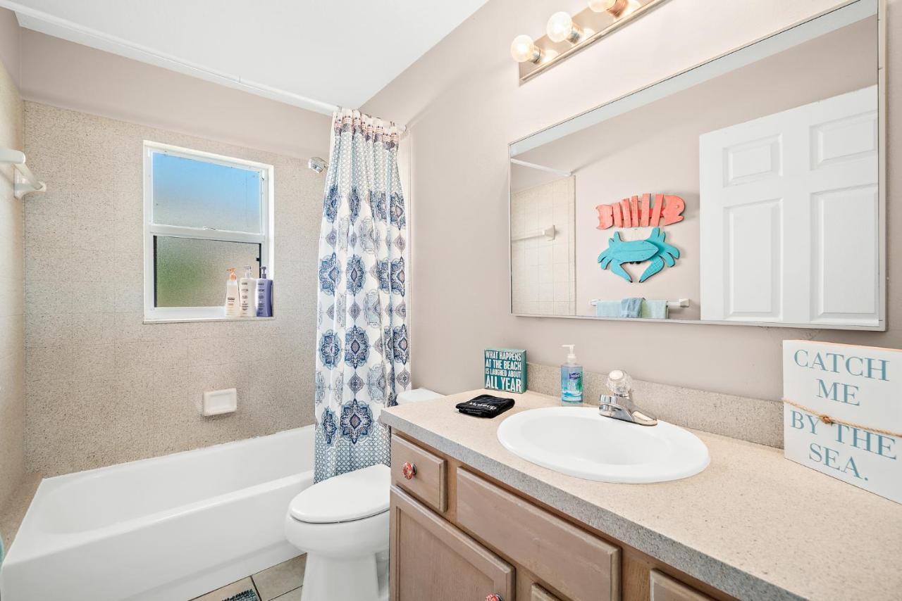 Sunset Serenity - 3Br Beach Townhome With Outdoor Patio - New Hot Tub, Steps To Ocean Fun! メルボルン エクステリア 写真