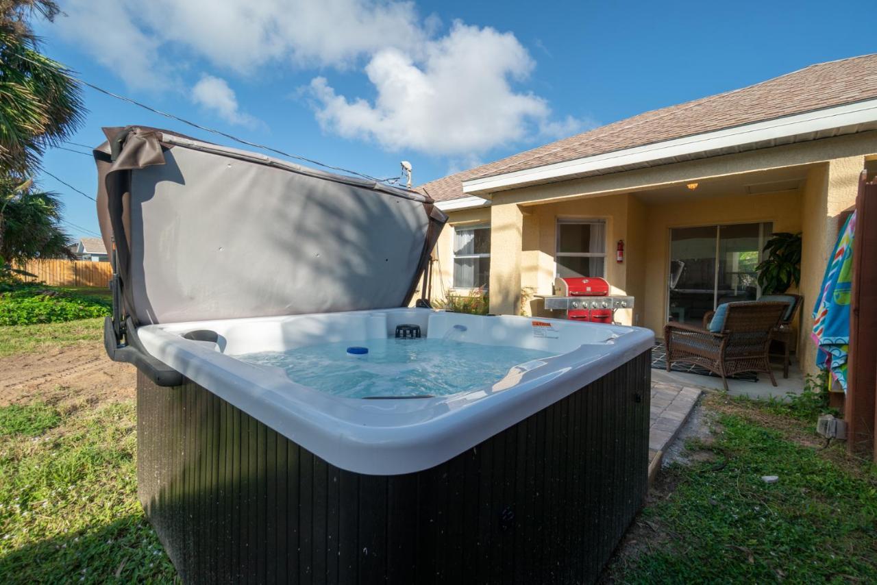 Sunset Serenity - 3Br Beach Townhome With Outdoor Patio - New Hot Tub, Steps To Ocean Fun! メルボルン エクステリア 写真