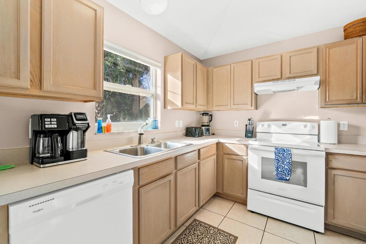 Sunset Serenity - 3Br Beach Townhome With Outdoor Patio - New Hot Tub, Steps To Ocean Fun! メルボルン エクステリア 写真